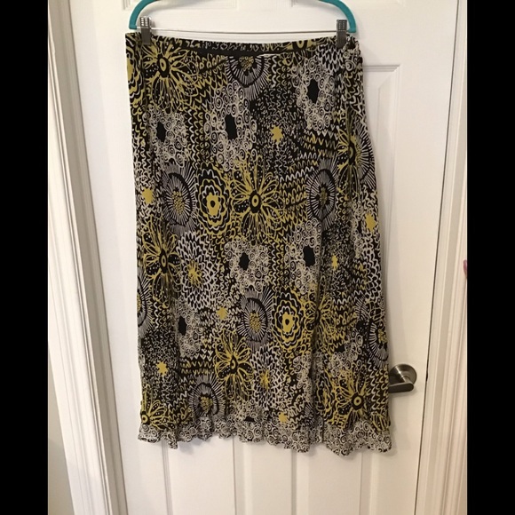 Plus Size JM Collection 2pce skirt suit - Picture 5 of 6